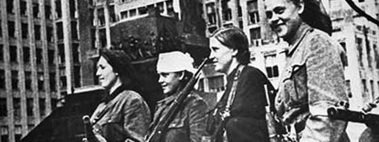 Шли девчонки по войне