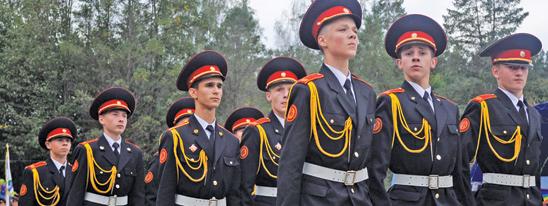 Кадетов ровный строй