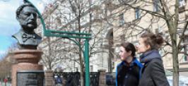 Я не Пушкин, не Крылов…