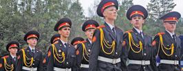 Кадетов ровный строй