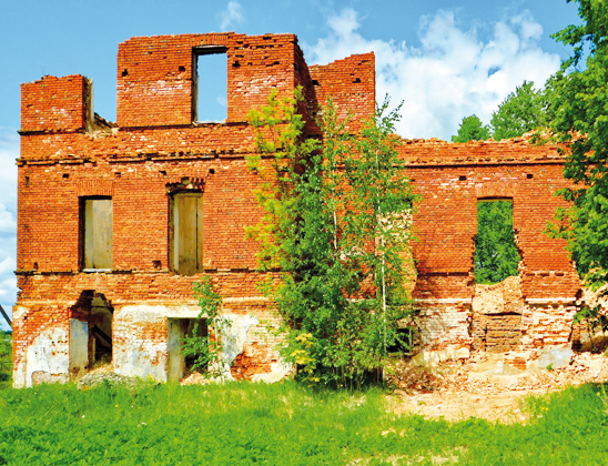 Руины школы.